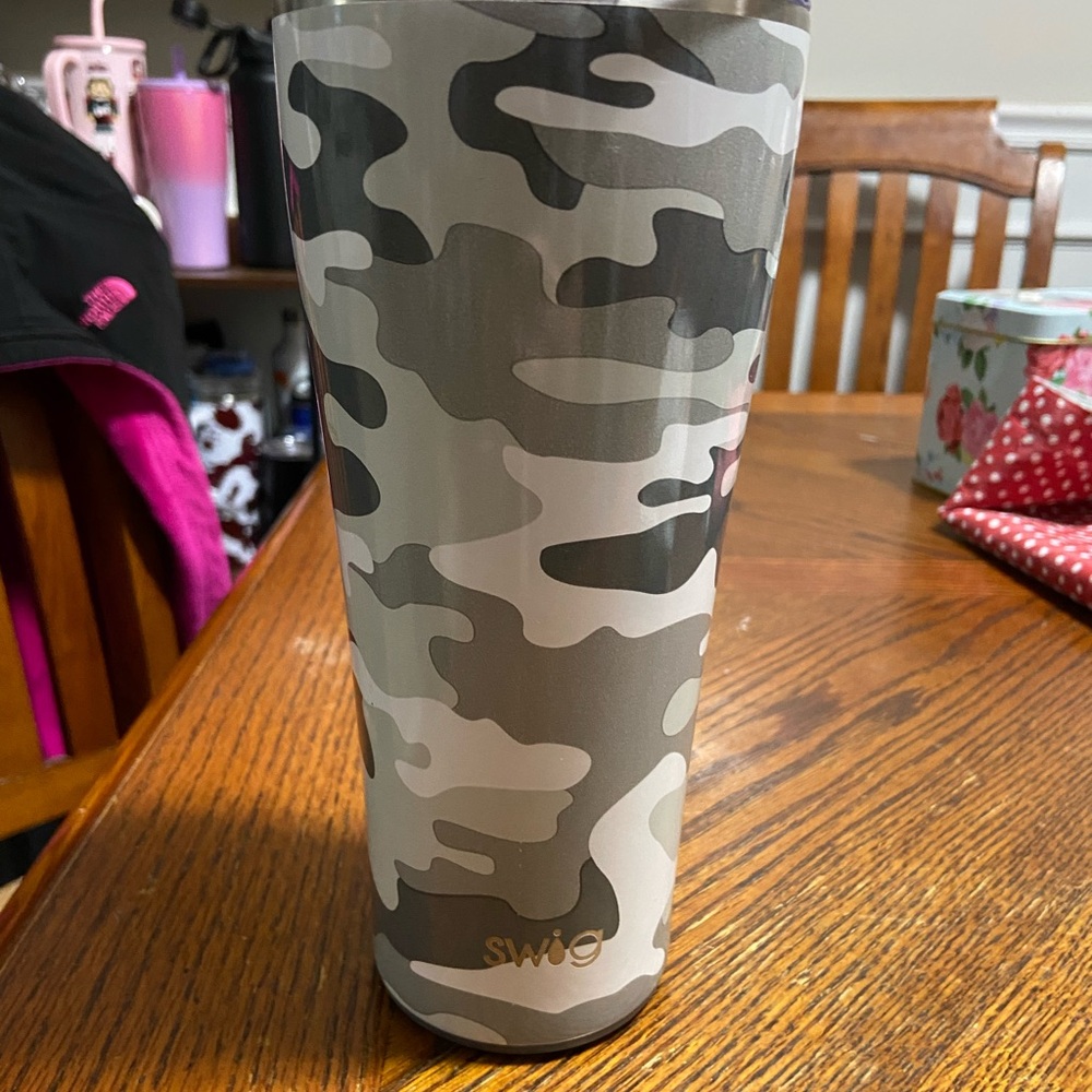 Swig Camo Insulated Tumbler - Gray and Black